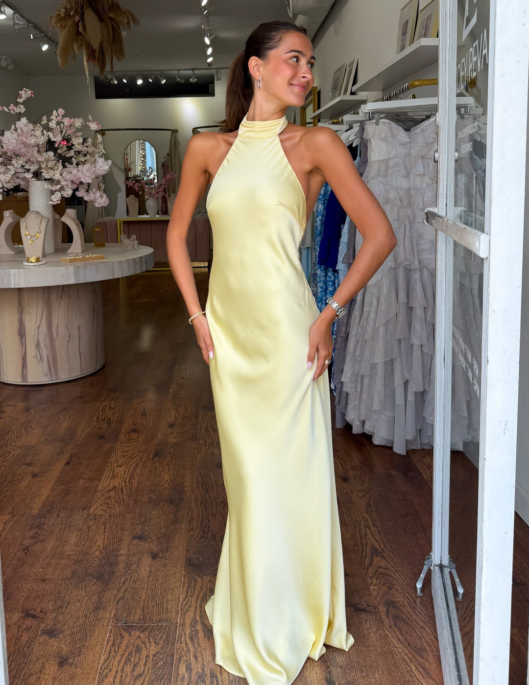 Sommerfeld | Elegantes Satin-Maxikleid mit Halter-Ausschnitt