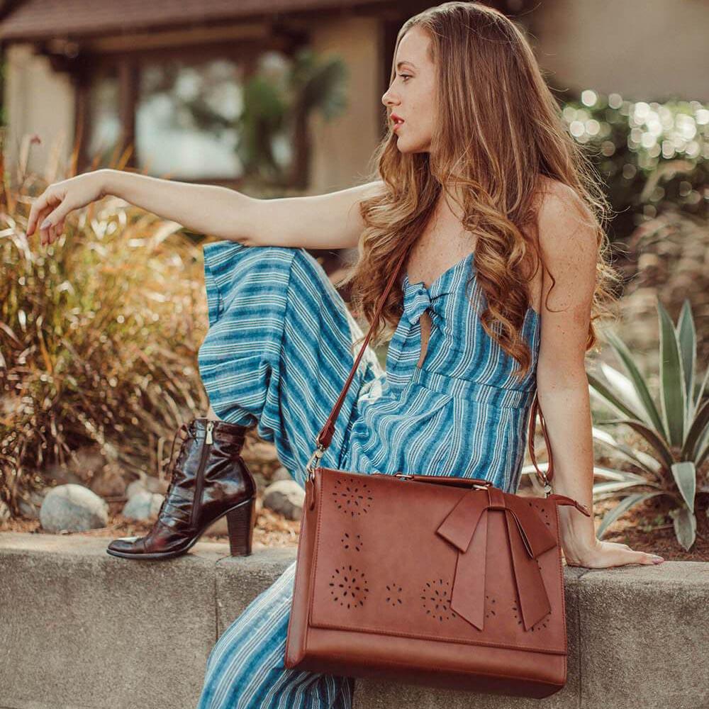 Monikas's elegante Schleifen-Tasche