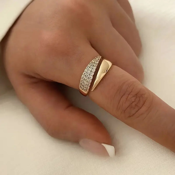 Alpenfeld | Eleganter Goldring mit funkelnden Steinen (1 kaufen, 1 gratis dazu)