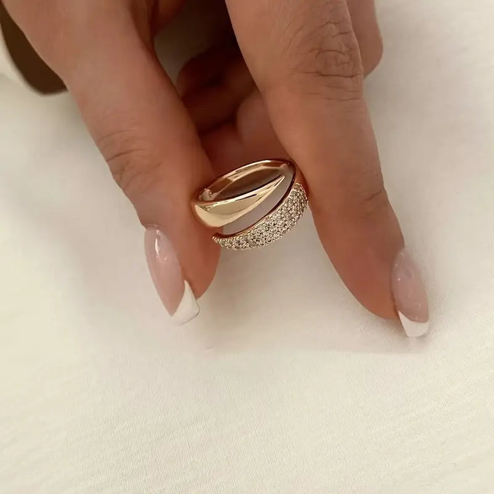 Alpenfeld | Eleganter Goldring mit funkelnden Steinen (1 kaufen, 1 gratis dazu)