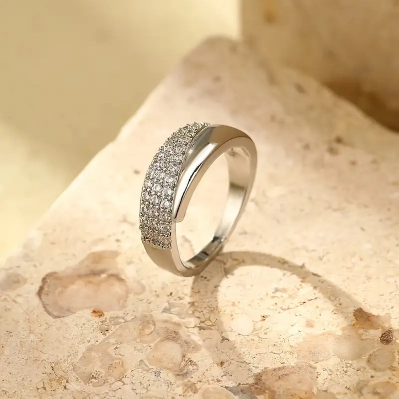 Alpenfeld | Eleganter Goldring mit funkelnden Steinen (1 kaufen, 1 gratis dazu)