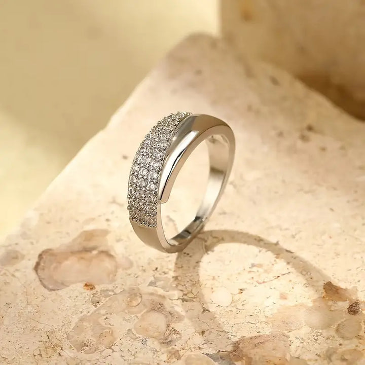 Alpenfeld | Eleganter Goldring mit funkelnden Steinen (1 kaufen, 1 gratis dazu)