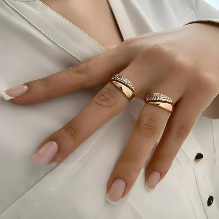 Alpenfeld | Eleganter Goldring mit funkelnden Steinen (1 kaufen, 1 gratis dazu)