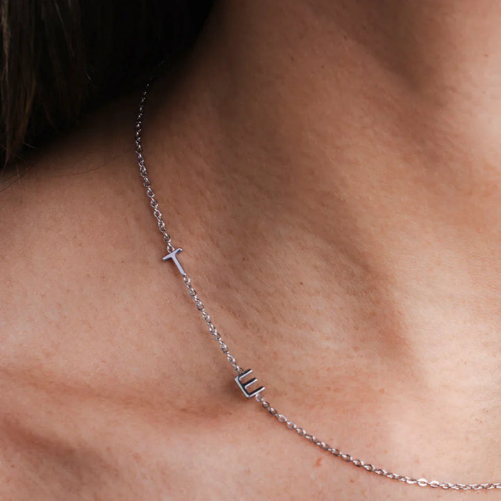 Collier personnalisé avec initiales sur le côté