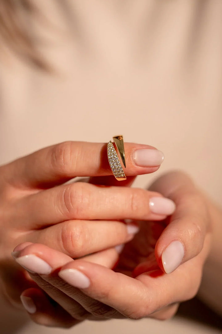 Alpenfeld | Eleganter Goldring mit funkelnden Steinen (1 kaufen, 1 gratis dazu)