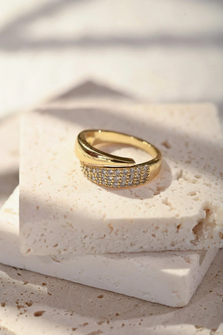 Alpenfeld | Eleganter Goldring mit funkelnden Steinen (1 kaufen, 1 gratis dazu)