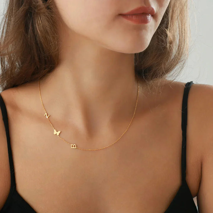 Collier personnalisé avec initiales sur le côté